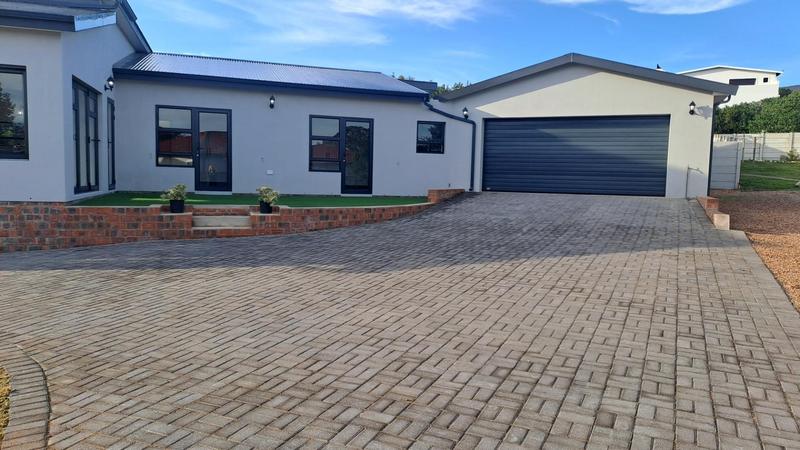4 Bedroom Property for Sale in Stilbaai Wes Western Cape
